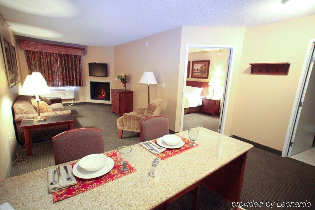 Grandstay Hotel & Suites Perham Екстериор снимка