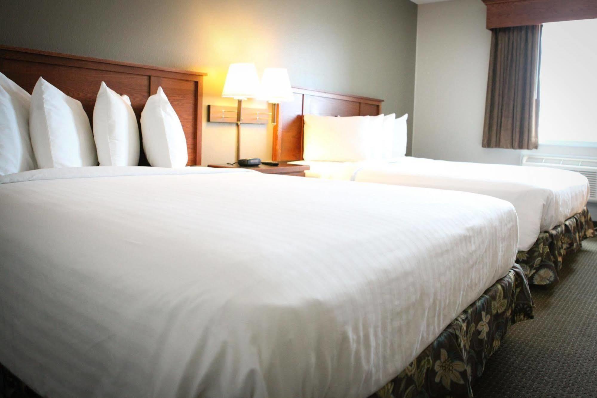 Grandstay Hotel & Suites Perham Екстериор снимка