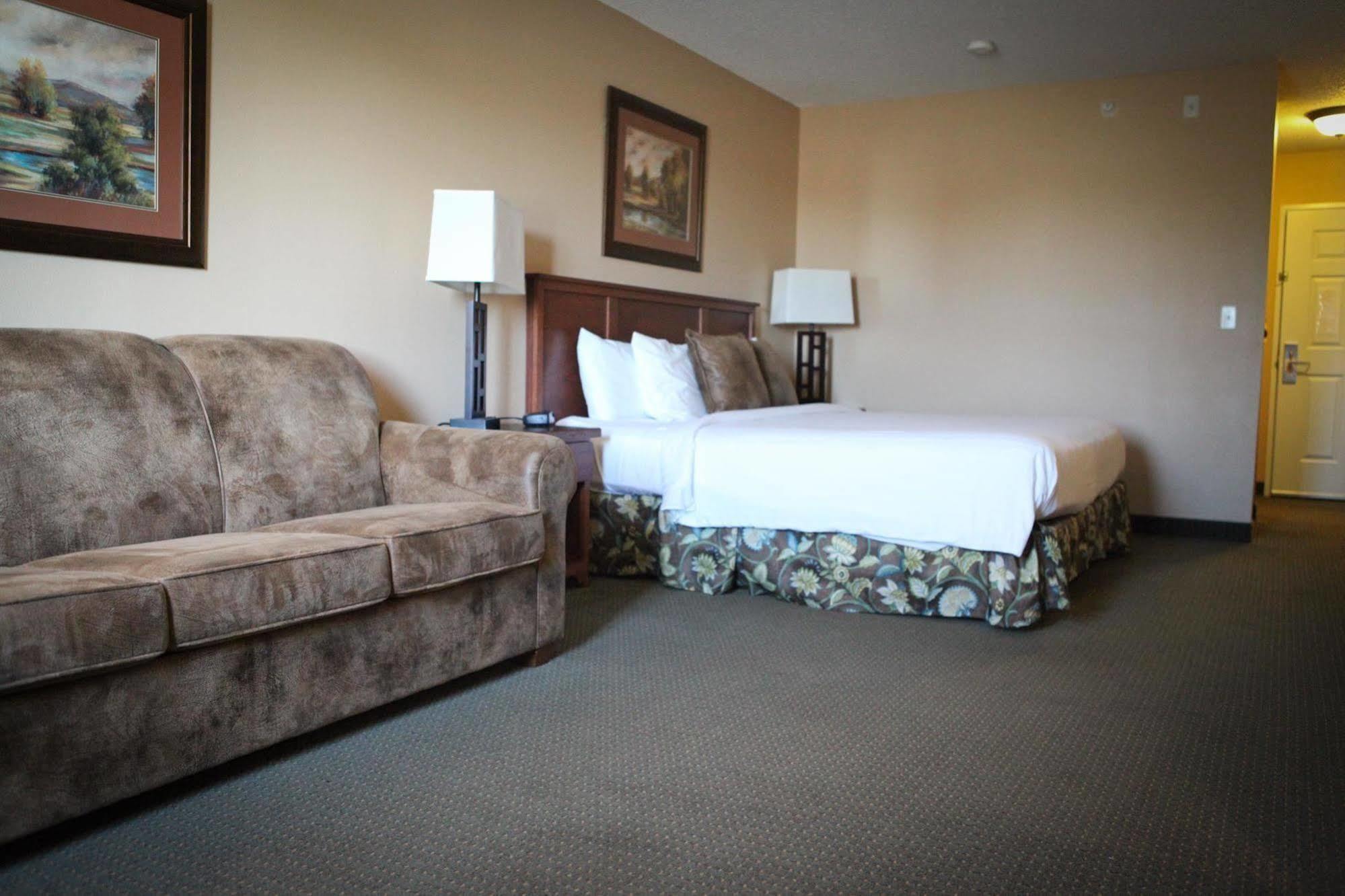 Grandstay Hotel & Suites Perham Екстериор снимка