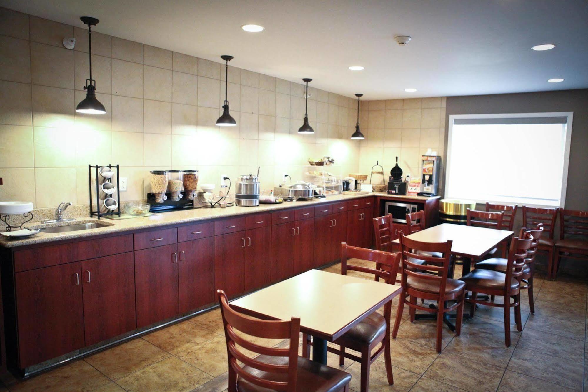 Grandstay Hotel & Suites Perham Екстериор снимка