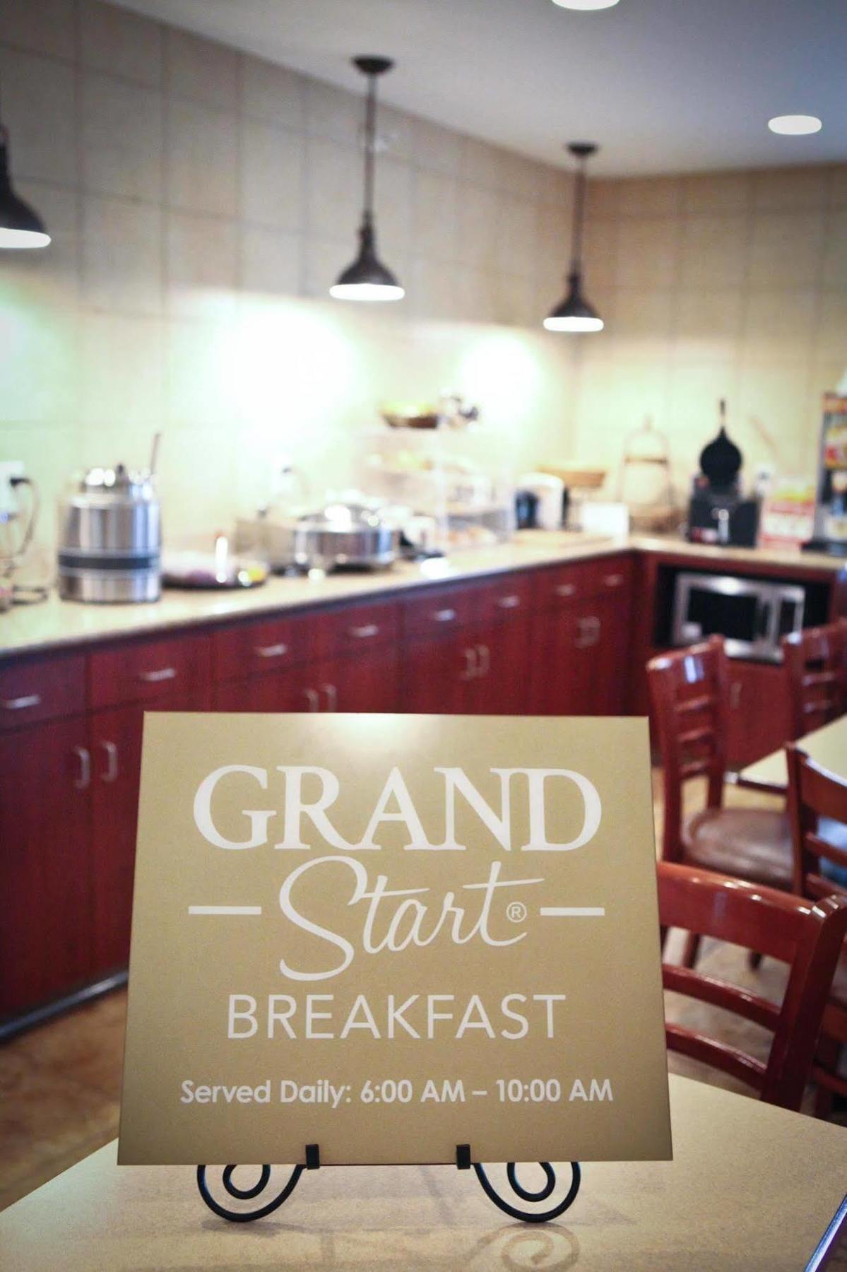 Grandstay Hotel & Suites Perham Екстериор снимка